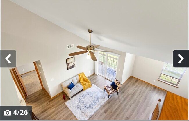 Living room - 4887 Easy St