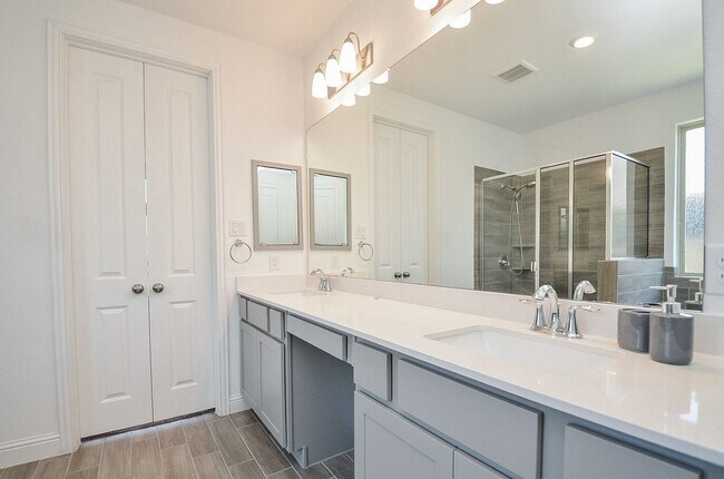 Building Photo - 6502 Wild Holw Ct