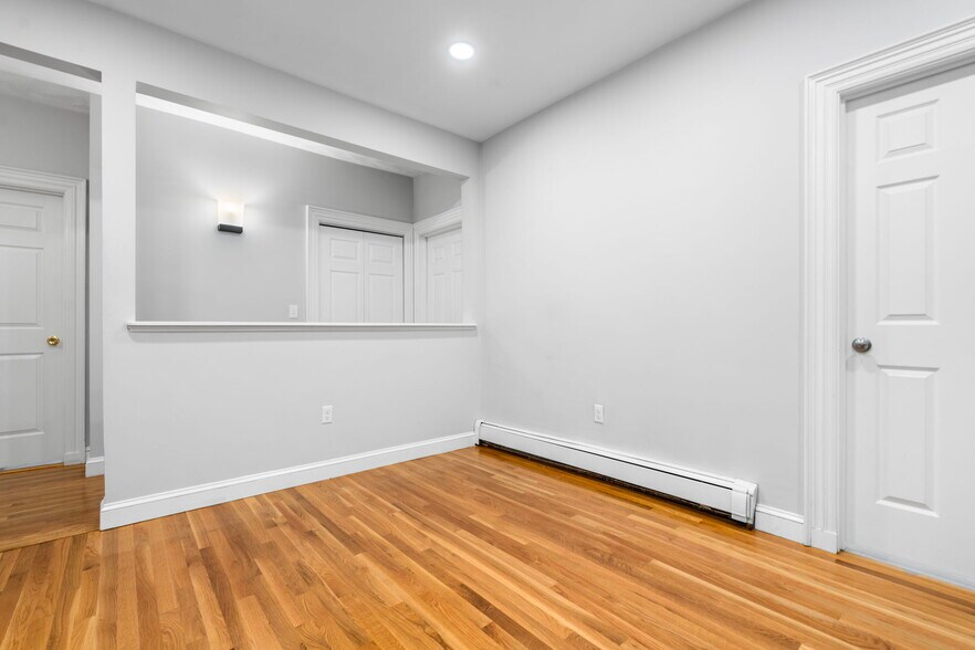 Building Photo - 1433 Cambridge St