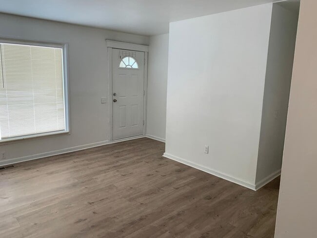 Building Photo - Cozy 3-Bed Home with Spacious Yard in Inkster!