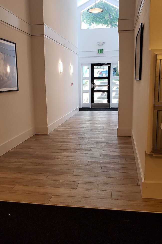 Interior Photo - Watermarke Apts.
