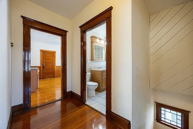 Building Photo - 147 Winslow Ave