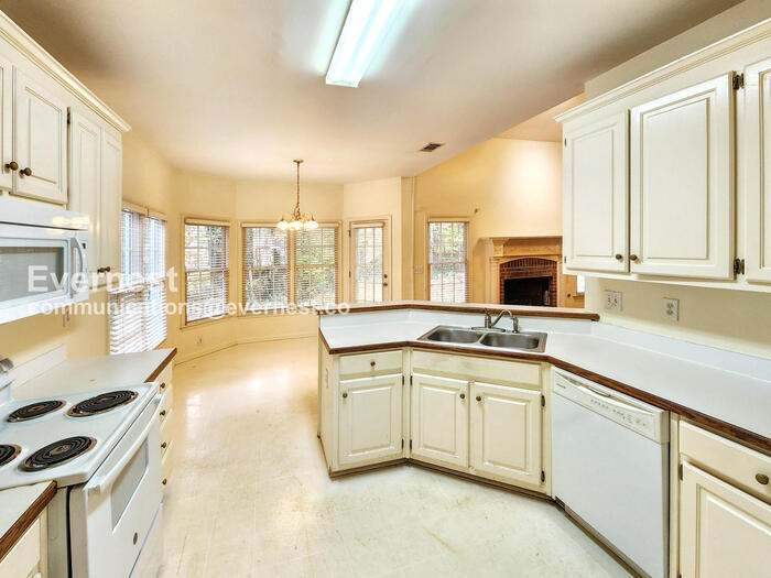 Building Photo - 1660 Cheshire Ct NW