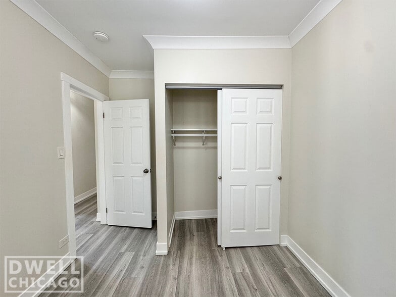 Building Photo - 1421 W Hutchinson St