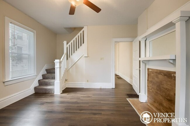 Building Photo - Charming 2BR on Lane and Indiana
