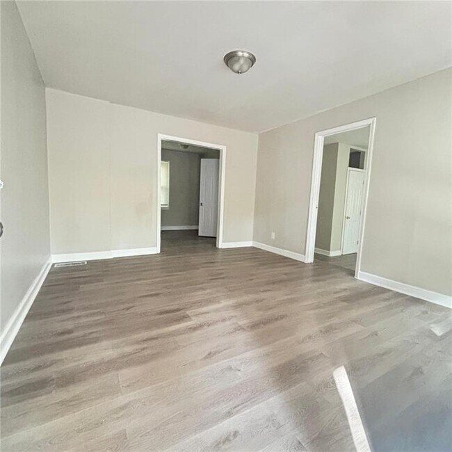 Building Photo - 3535 Fairlane Dr NW