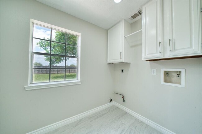 Building Photo - 619 Green Belt Dr