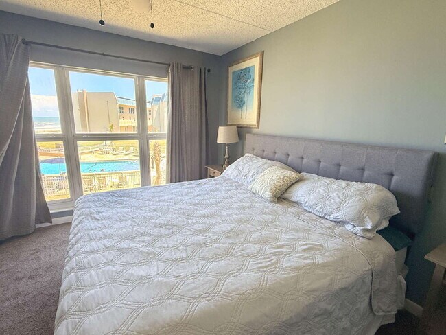 Building Photo - Furnished Tradewinds Condo!