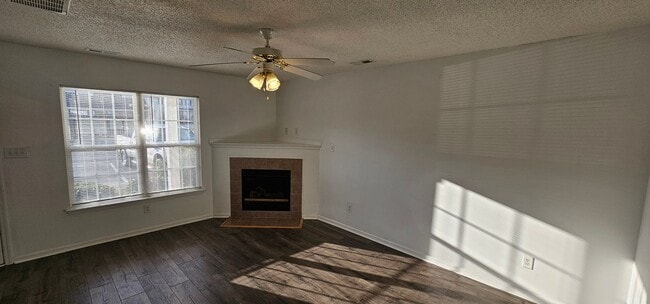 Building Photo - 204 Fairwood Ct