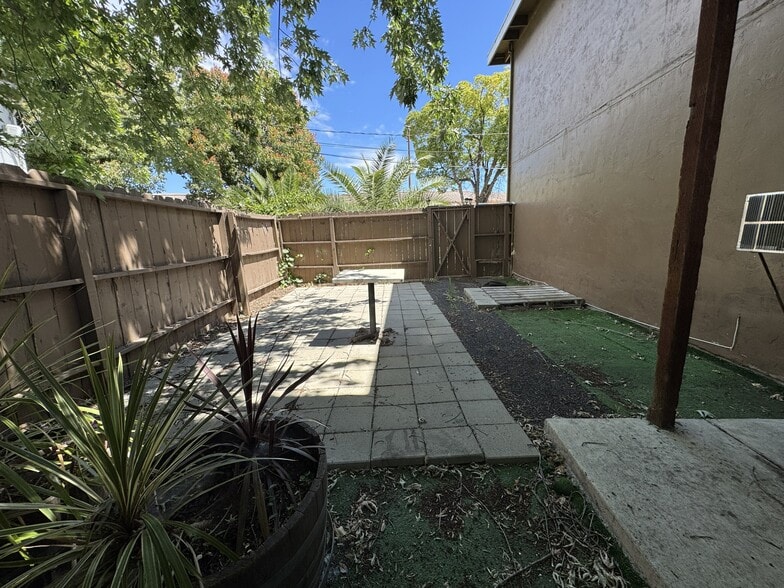 Building Photo - 1712 Arthur Ct