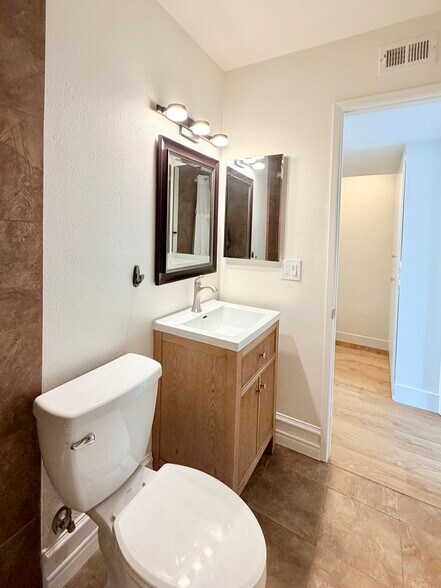Upstairs bath 2 - 310 20th St