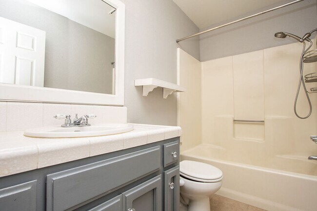 Building Photo - Beautiful 3 Bedroom 2 Bath home in Turlock