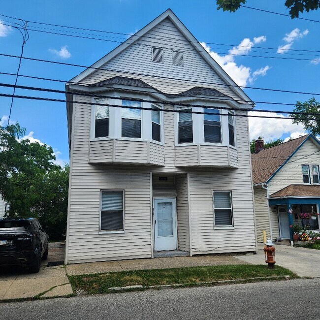 Building Photo - 3020 Searsdale Ave