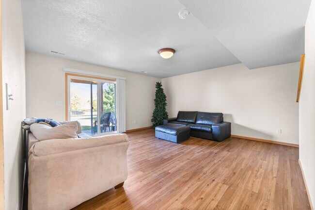 Building Photo - 1552 Cook Cir