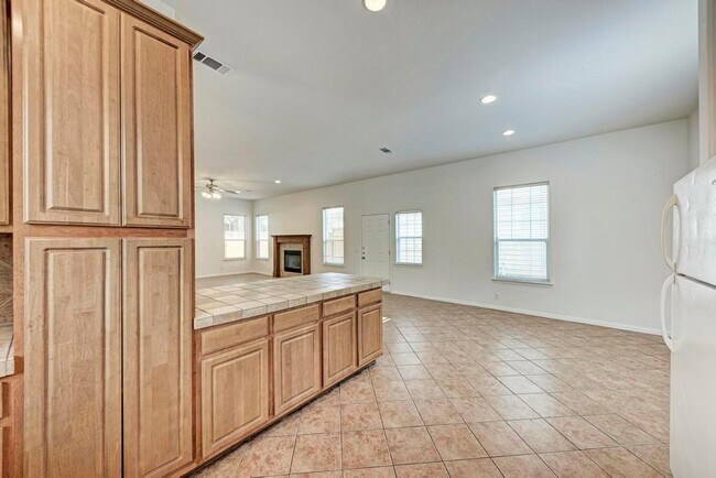 Building Photo - 1906 W 42nd St