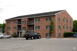 Building Photo - 327 N Pine Ave