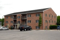 Building Photo - 327 N Pine Ave