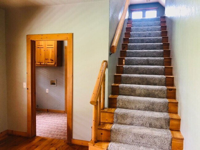 Building Photo - 4 bed + office + Bonus room/2nd Living upstairs, 3 bath on 2+ Acres in Moore Schools !
