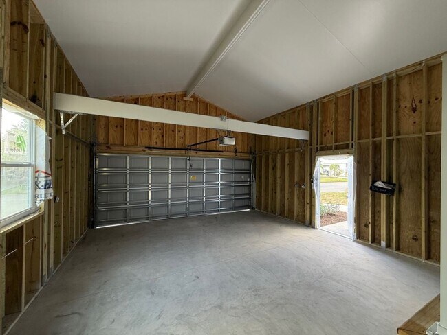 Building Photo - 3808 Sunset Dr