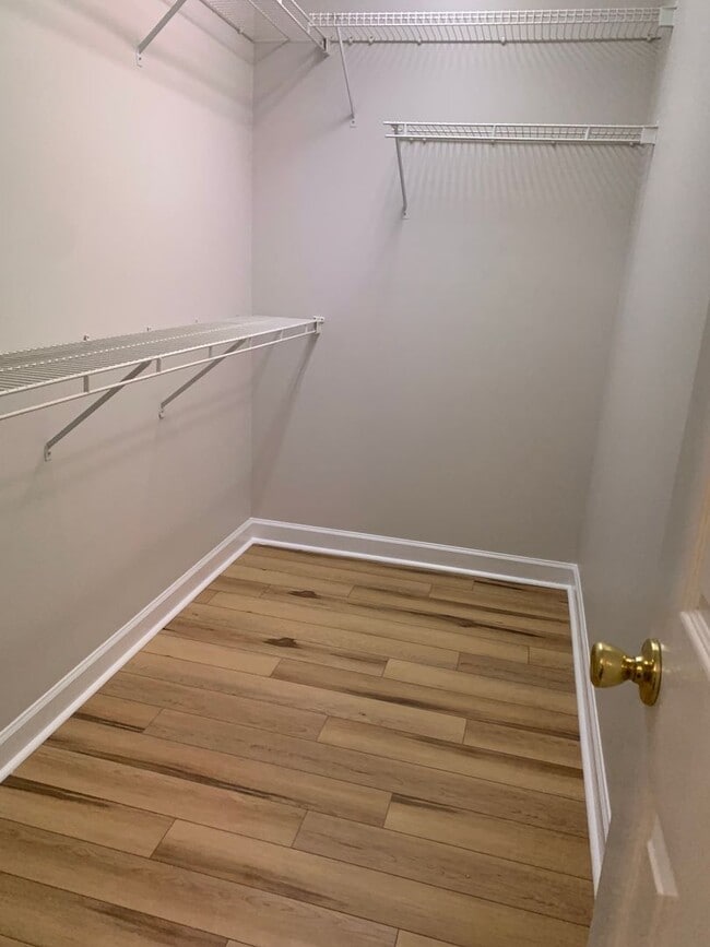 Building Photo - 3  Bedroom Townhome