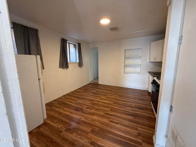 Building Photo - 1526 Yandell Dr