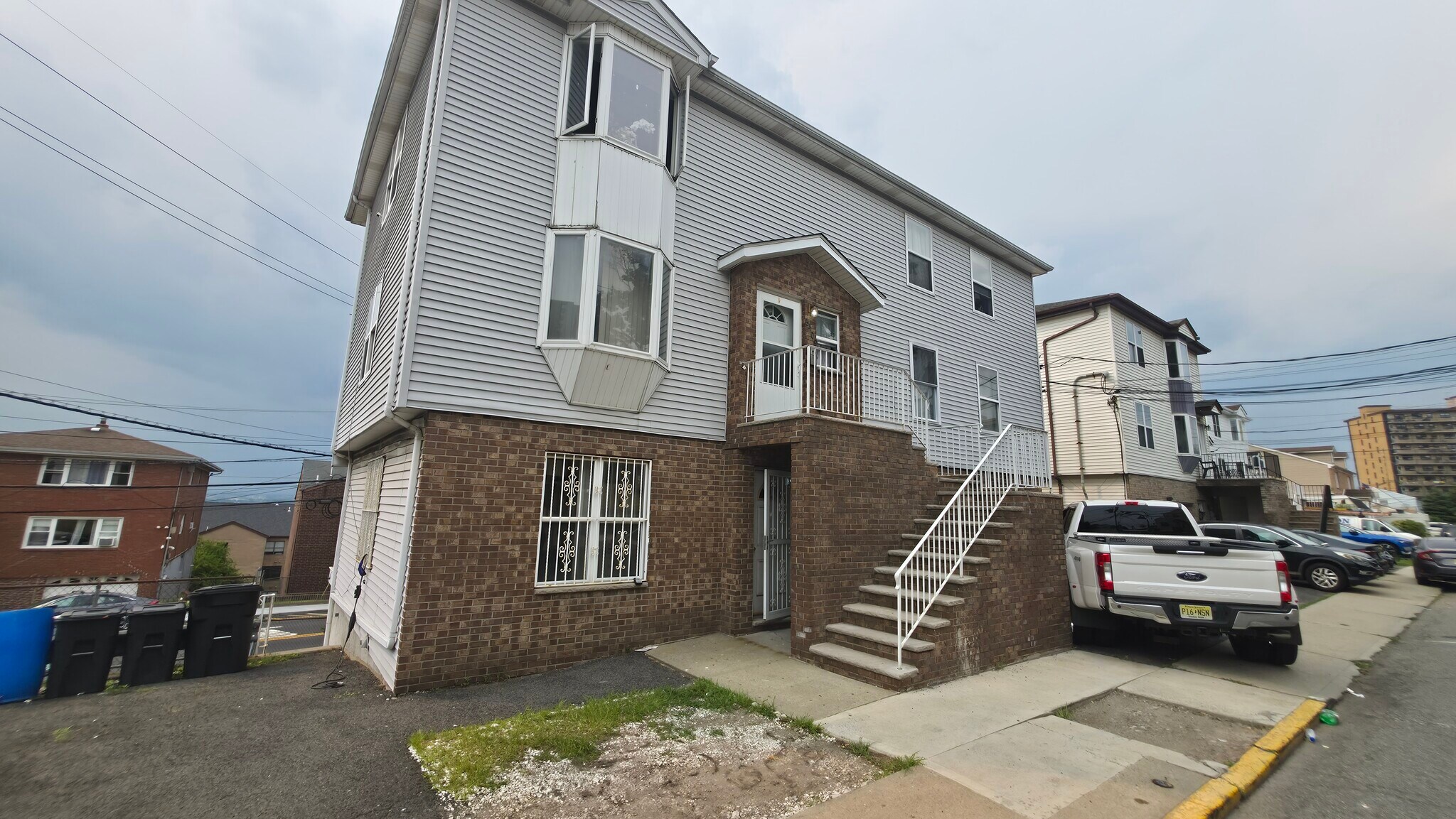 Building Photo - 6409 Columbia Ave