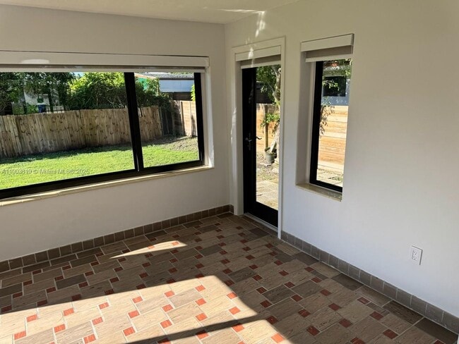 Building Photo - 2210 SW 25th St