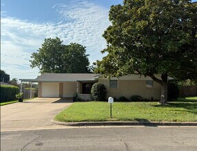 Building Photo - Where Classic Charm Meets Modern Comfort i...