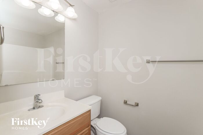 Building Photo - 356 Trembley Ave SW