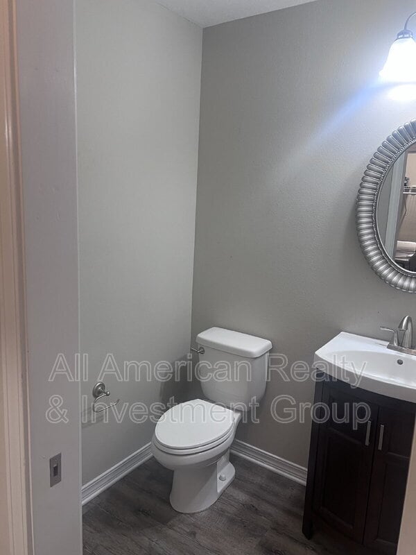 Building Photo - 426 Eisenhower Dr