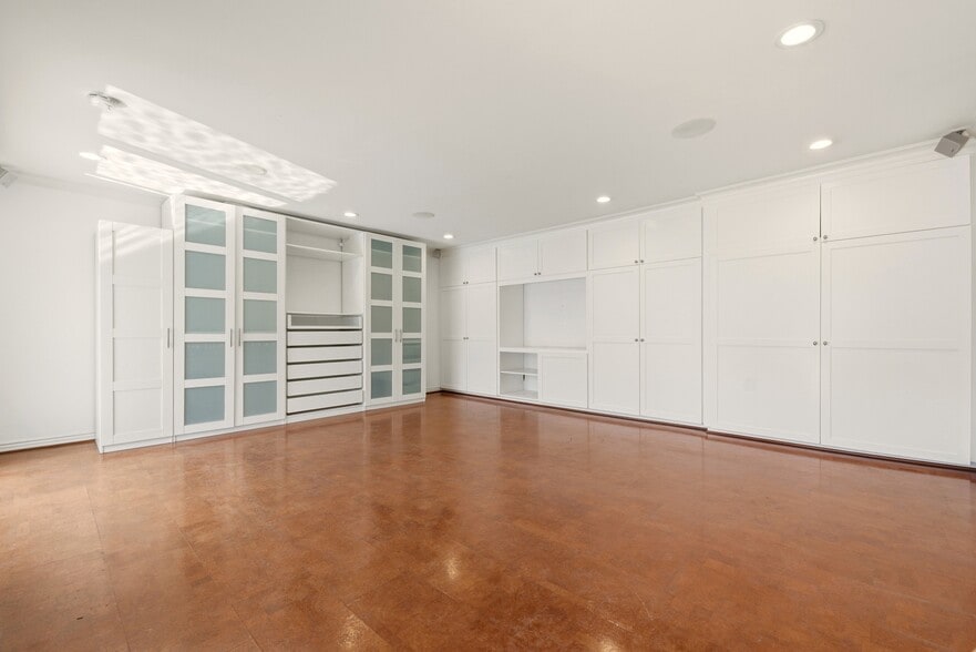 Building Photo - 204 Tranquillo Rd