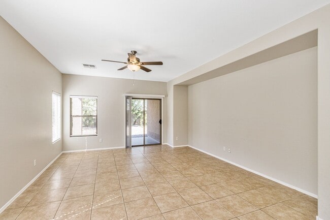 Building Photo - Bright Open Living & a Patio Perfect for Relaxing!