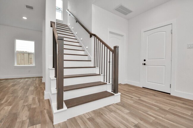 Building Photo - 765 Marjorie St