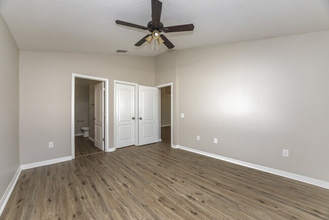 Building Photo - 12724 Lake Vista Dr