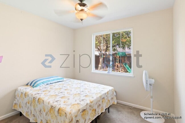 Building Photo - Unit