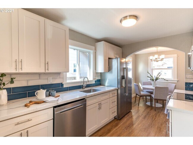 Building Photo - 8111 SE Taylor St