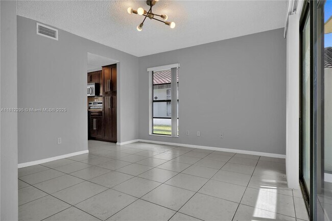 Building Photo - 11054 SW 136th Ct