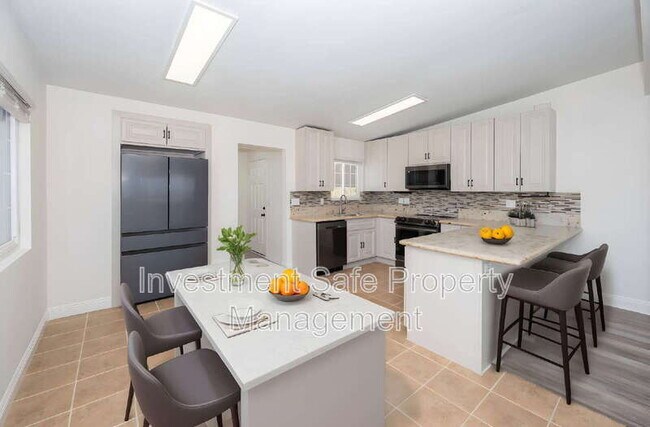 Building Photo - 346 Inkopah St