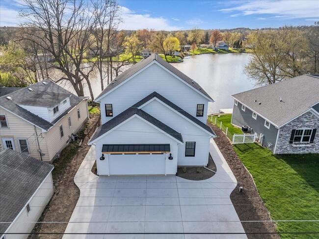 Building Photo - 6255 S Linnie Lac Pl