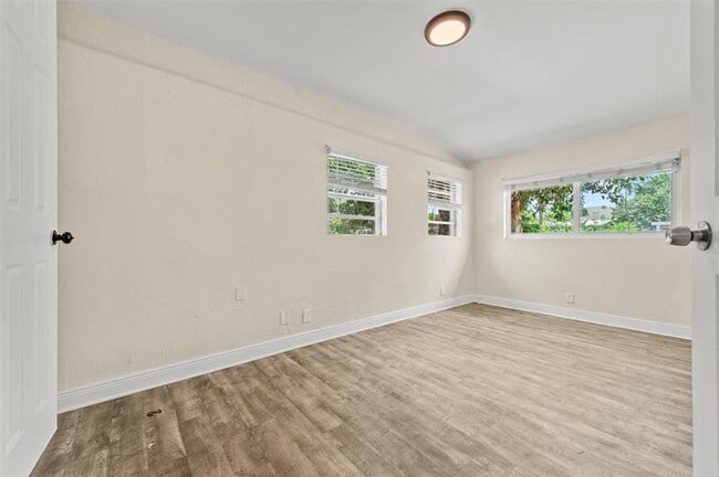 Building Photo - 1524 NW 18th Ct