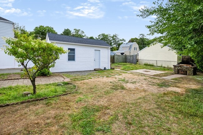 Building Photo - 22 Ruggles St