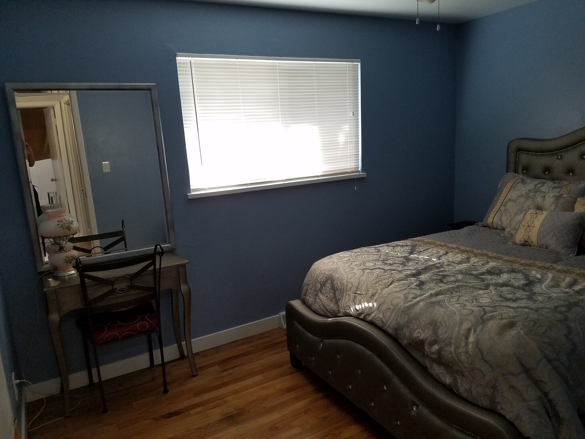 small bedroom - 2313 Peoria St