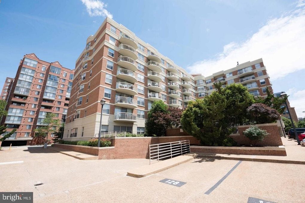 Building Photo - 1200 Braddock Pl