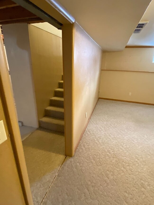 Building Photo - West Side 3 bedroom, 2 bathroom home for rent
