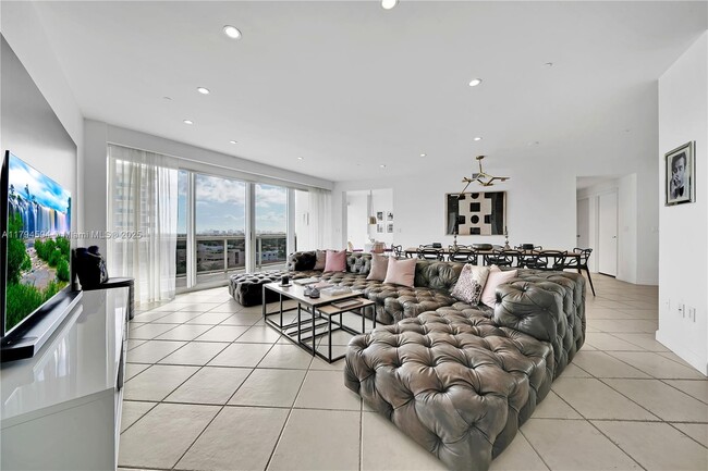 Building Photo - 9601 Collins Ave
