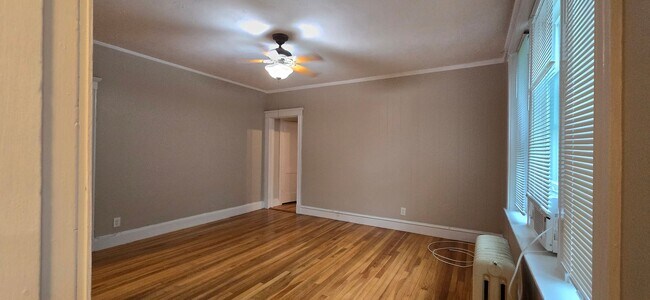 Building Photo - Short walk to Longwood! Steps to T! Large 1 bedroom w/Cute kitchen with eat-in alcove! (7/1)