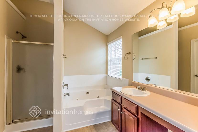 Building Photo - 124 Hidden Creek Dr