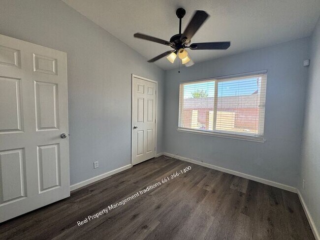 Building Photo - 2 plus 1 duplex -