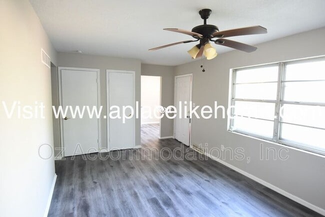 Building Photo - 1725 N 76th Terrace