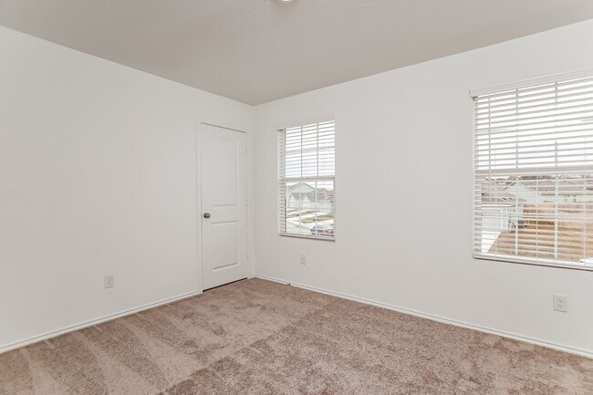 Building Photo - 129 Parish Ln